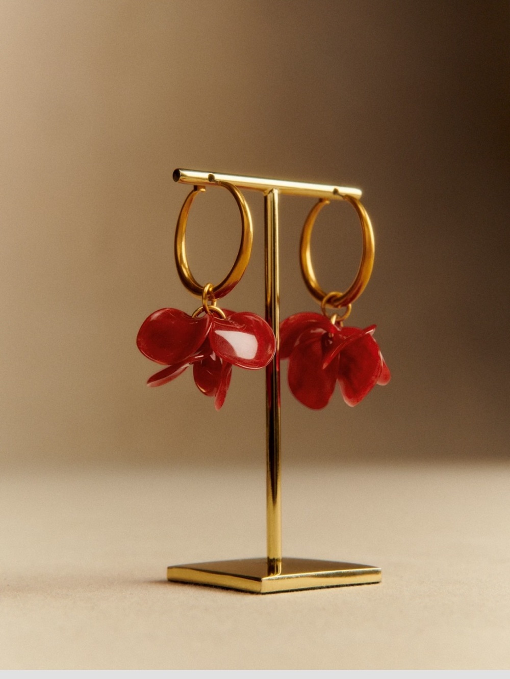 Sezane Flora Earrings, Amandine Bracelet and Clem Necklace
Color: Carmine Red - Picture 2 of 14